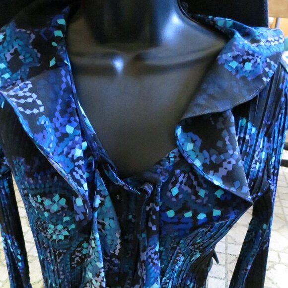 Beautiful blue ruffled blouse - Picture 8 of 11